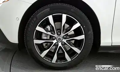 Volvo V40 2019 2.0 Автомат в Москве № 293747, миниатюра 5