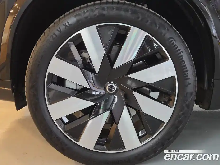 Volvo XC90 2024 2.0 Автомат в Москве № 293908, фото 5