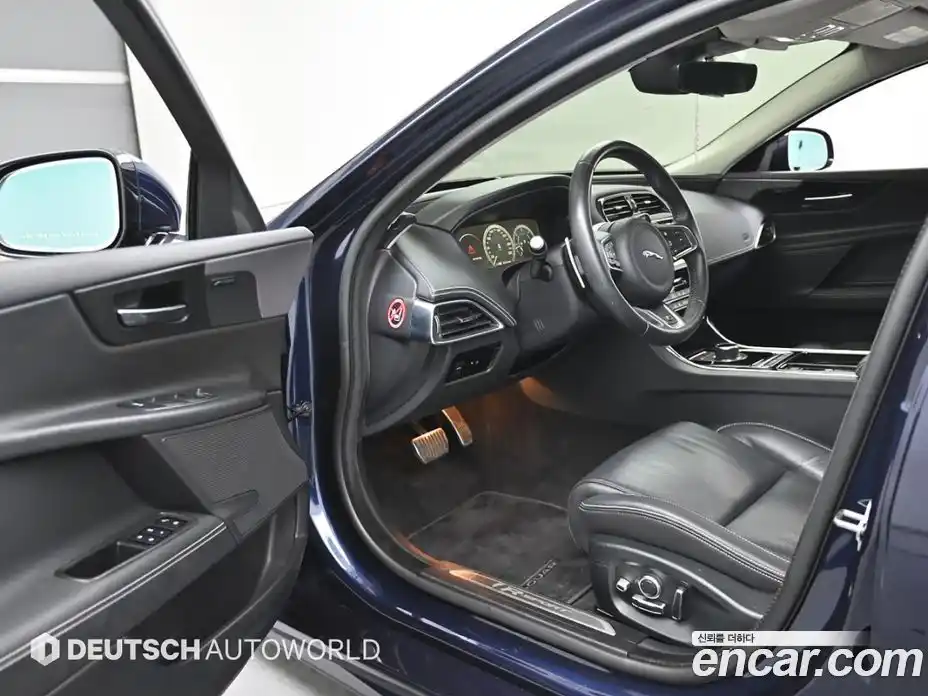 Jaguar XE 2019 2.0 Автомат в Москве № 305149, фото 11