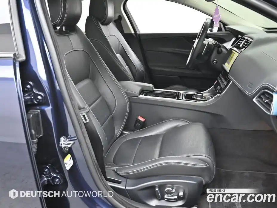 Jaguar XE 2019 2.0 Автомат в Москве № 305149, фото 10