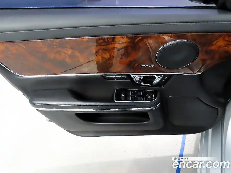 Jaguar XJ 2015 3.0 Автомат в Москве № 305186, фото 14