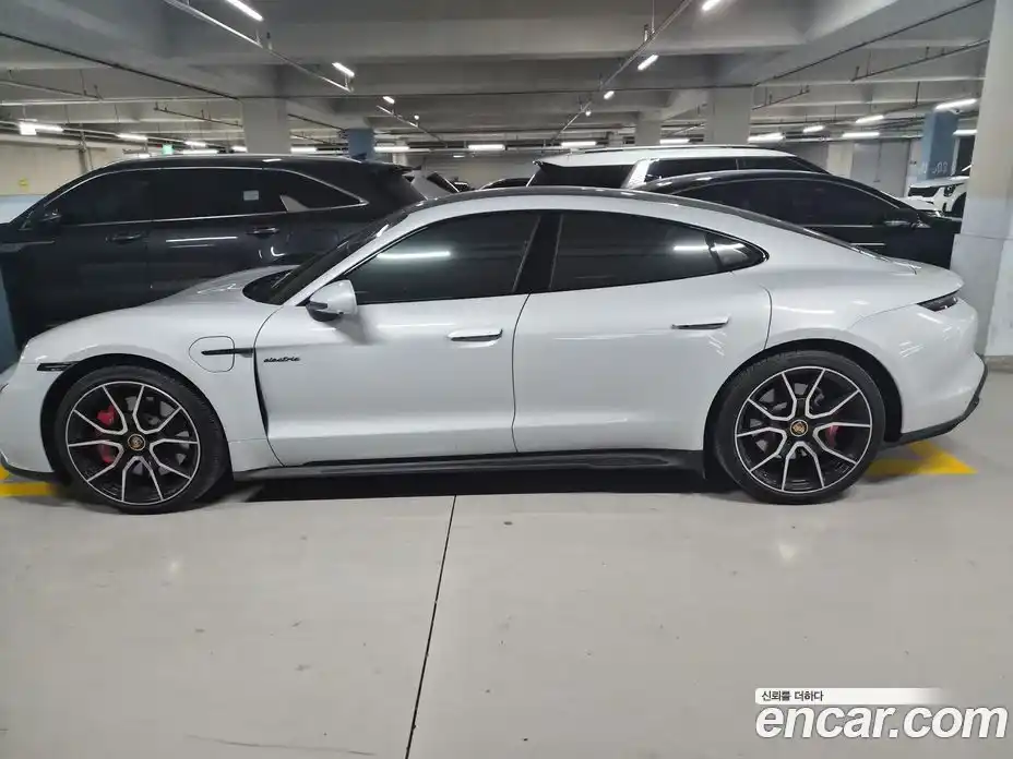 Porsche Taycan 2024 Автомат в Москве № 312781, фото 3