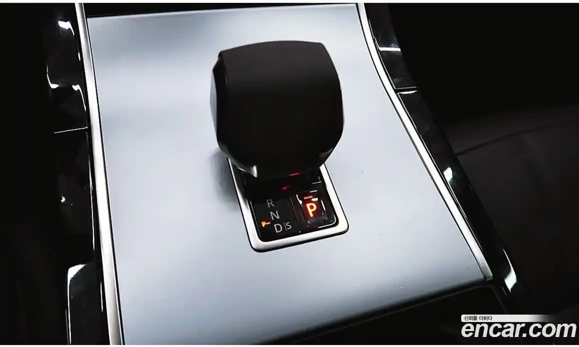 Land Rover Range-Rover Evoque 2024 2.0 Автомат в Москве № 316341, фото 17