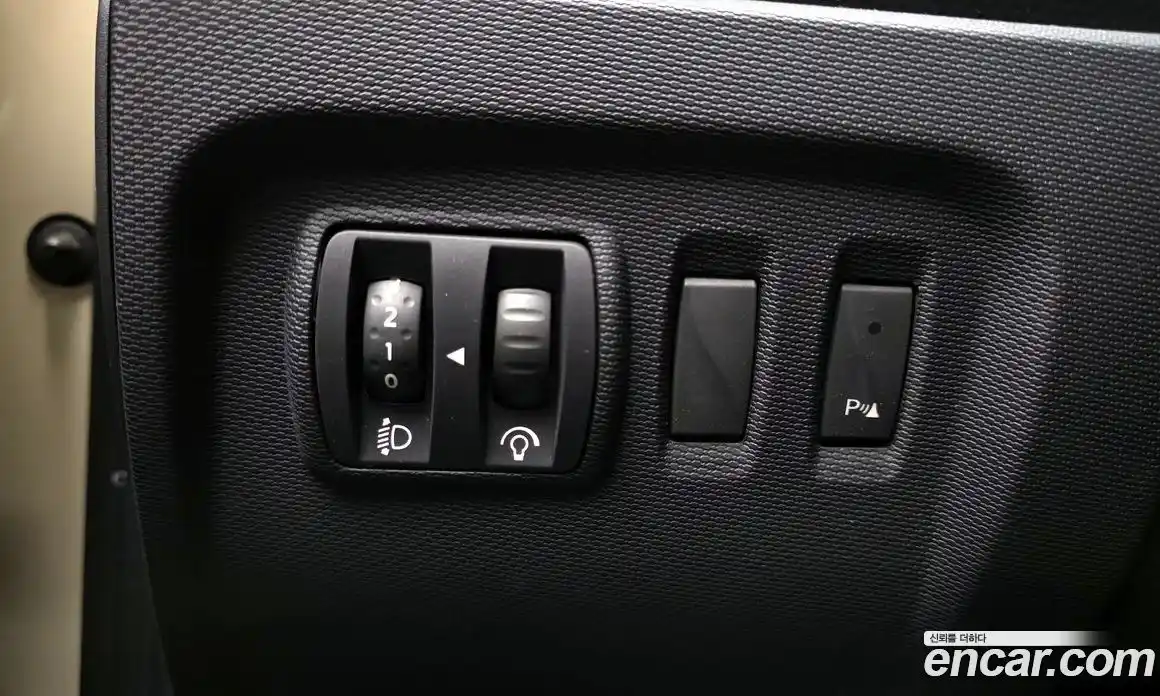 Renault QM3 2014 1.5 Автомат в Москве № 328339, фото 19