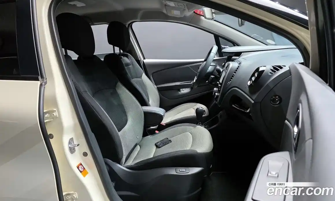 Renault QM3 2014 1.5 Автомат в Москве № 328339, фото 8