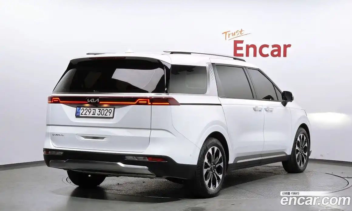 Kia Canival 2023 2.2 Автомат в Москве № 337529, фото 14