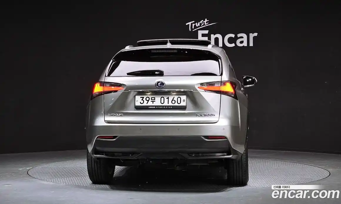 Lexus NX 2015 2.5 Автомат в Москве № 398485, фото 4