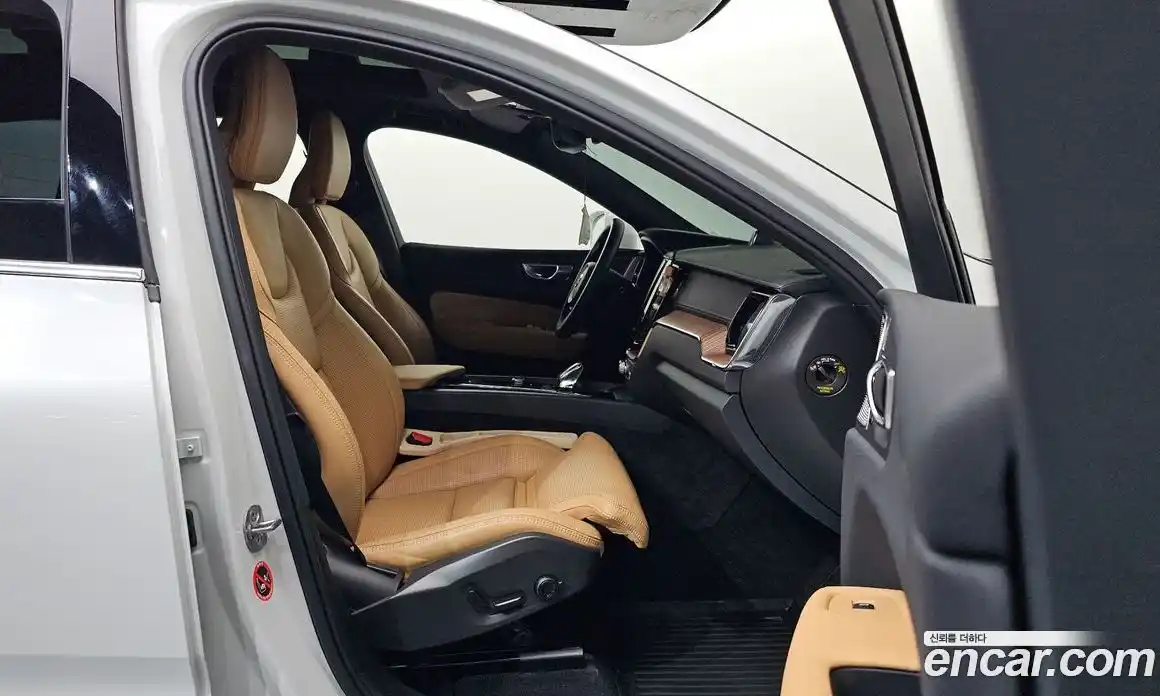 Volvo XC60 2024 2.0 Автомат в Москве № 469850, фото 11