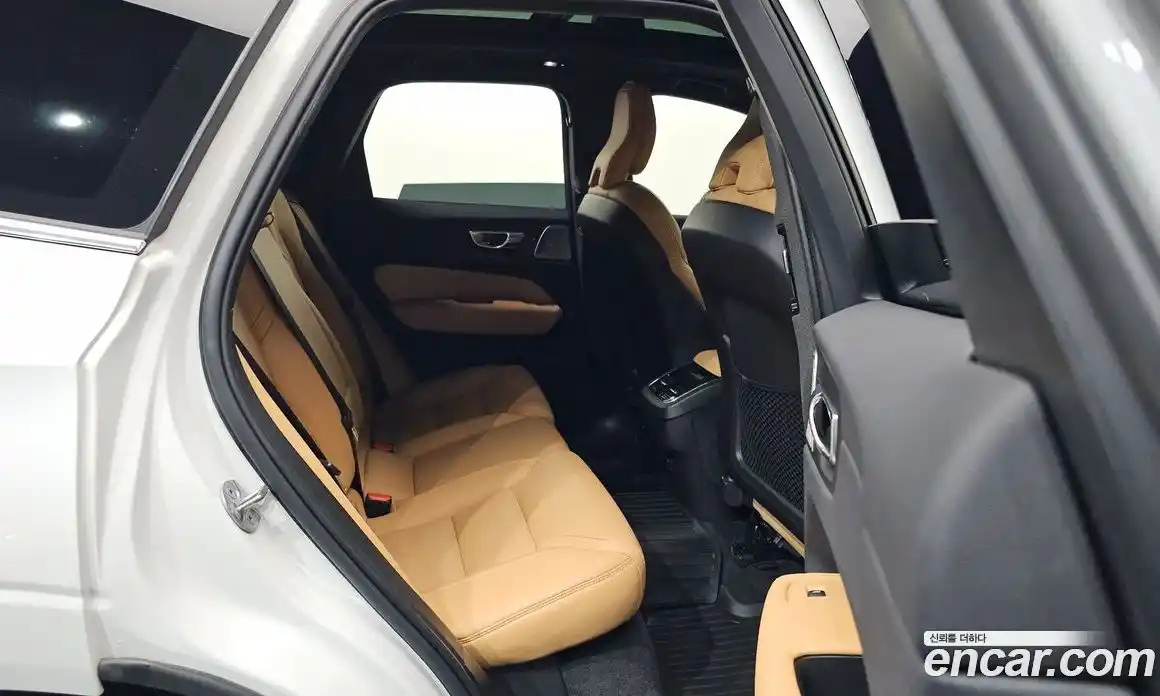 Volvo XC60 2024 2.0 Автомат в Москве № 469850, фото 12