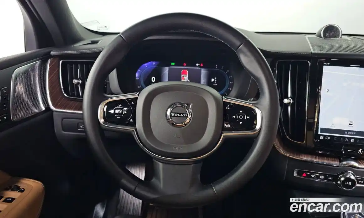 Volvo XC60 2024 2.0 Автомат в Москве № 469850, фото 13