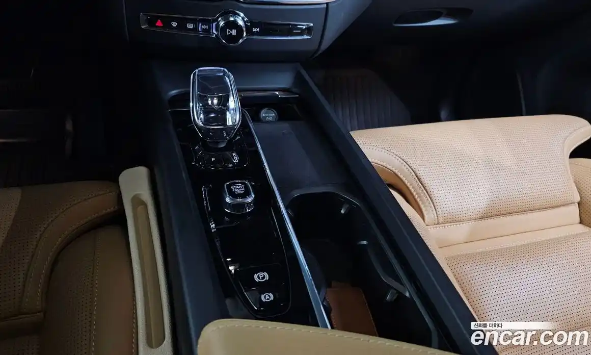 Volvo XC60 2024 2.0 Автомат в Москве № 469850, фото 9