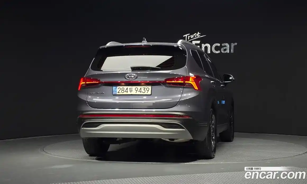 Hyundai Santa Fe 2023 1.6 Автомат в Москве № 113159, фото 3