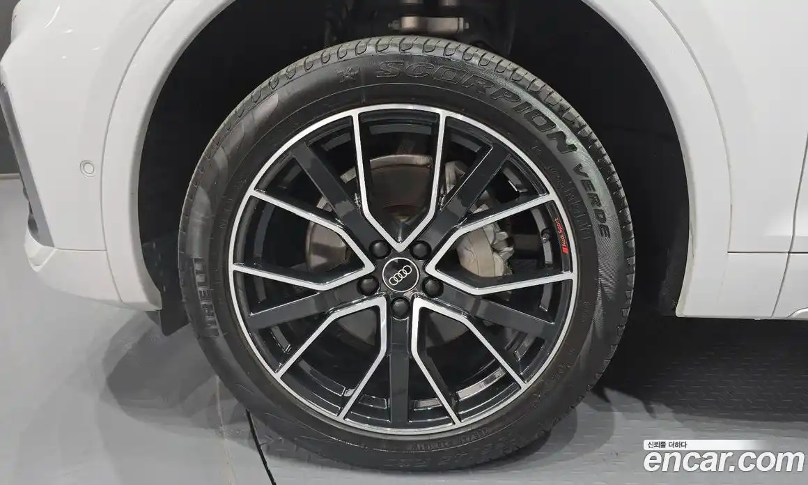 Audi Q5 2023 2.0 Автомат в Москве № 162382, фото 1