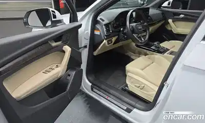 Audi Q5 2023 2.0 Автомат в Москве № 162382, миниатюра 2