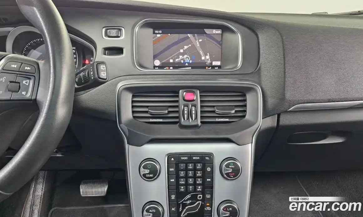 Volvo V40 2018 2.0 Автомат в Москве № 164521, фото 14