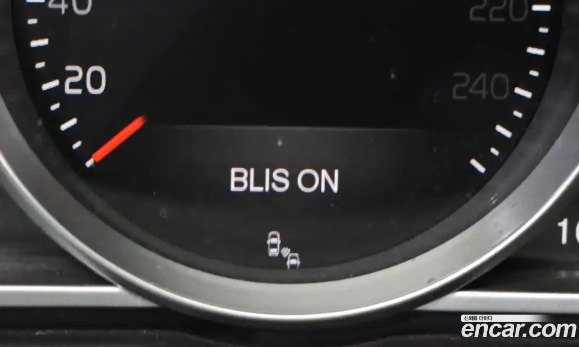 Volvo V40 2018 2.0 Автомат в Москве № 164521, фото 17