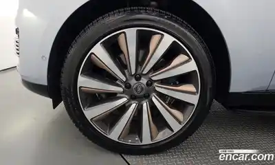 Land Rover Range-Rover 2024 4.4 Автомат в Москве № 165925, миниатюра 8