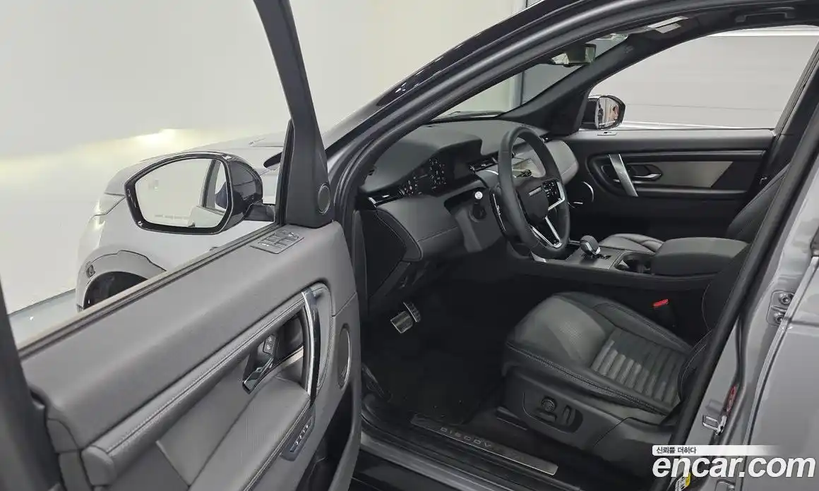 Land Rover Discovery Sport 2024 2.0 Автомат в Москве № 166003, фото 11