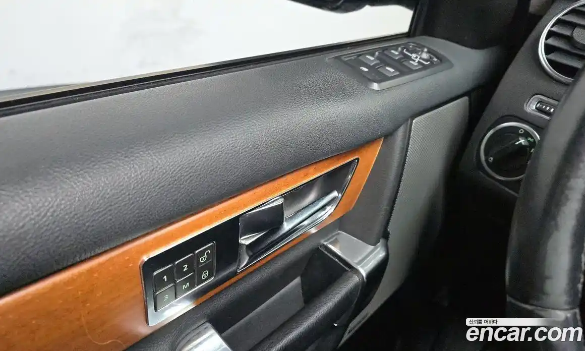 Land Rover Discovery 2013 3.0 Автомат в Москве № 166646, фото 3