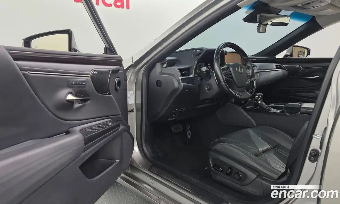 Lexus ES 2021 2.5 Автомат в Москве № 168167, фото 14