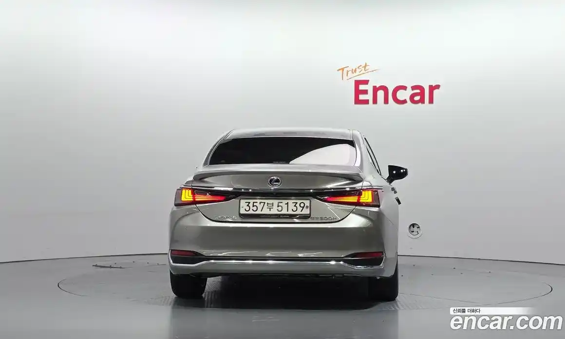 Lexus ES 2021 2.5 Автомат в Москве № 168167, фото 4