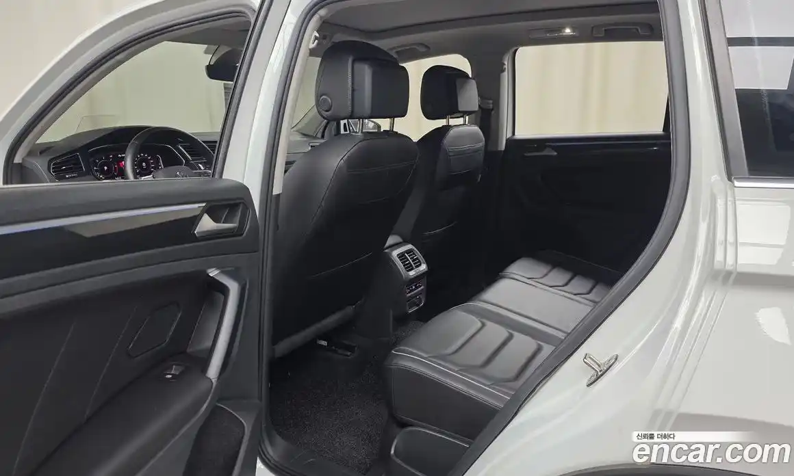 Volkswagen Tiguan 2022 2.0 Автомат в Москве № 168609, фото 17