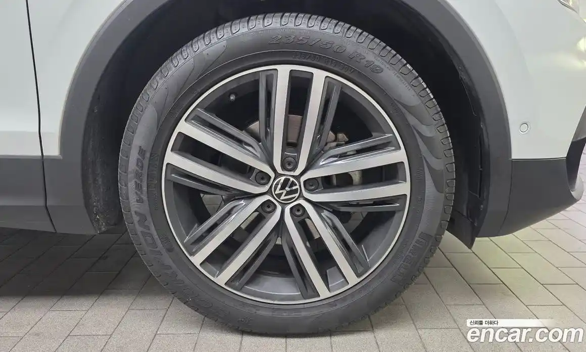 Volkswagen Tiguan 2022 2.0 Автомат в Москве № 168609, фото 5