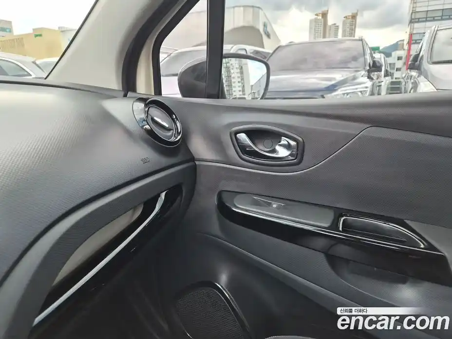 Renault QM3 2015 1.5 Автомат в Москве № 186290, фото 17