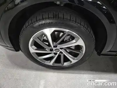 Audi Q5 2025 2.0 Автомат в Москве № 188929, миниатюра 5