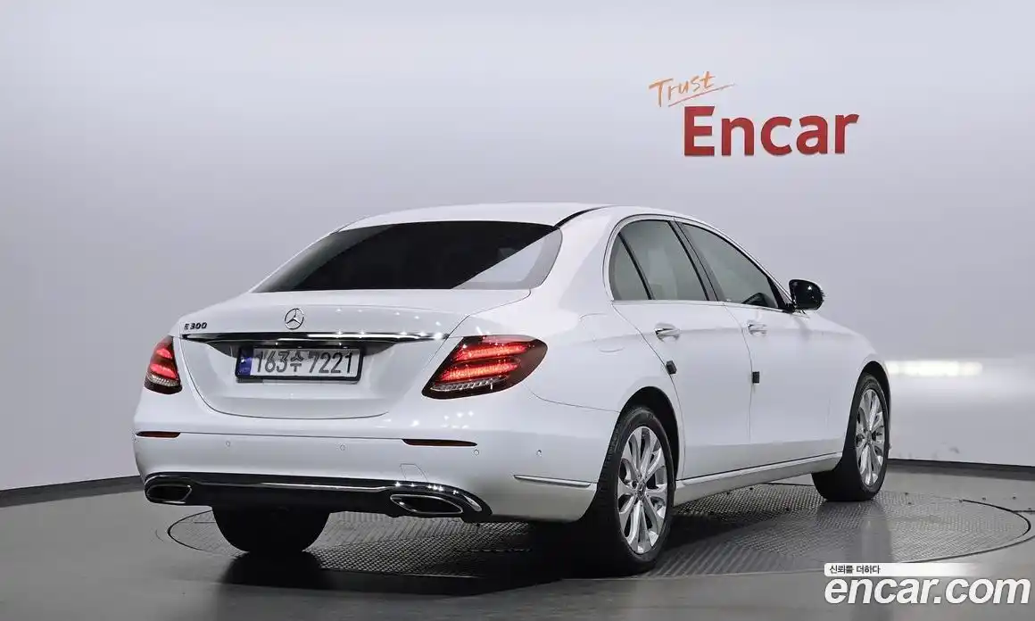Mercedes-Benz E-Class 2018 2.0 Автомат в Москве № 195553, фото 16