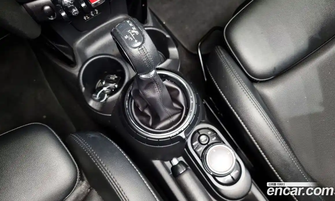 Mini Cooper 2015 1.5 Автомат в Москве № 198444, фото 16