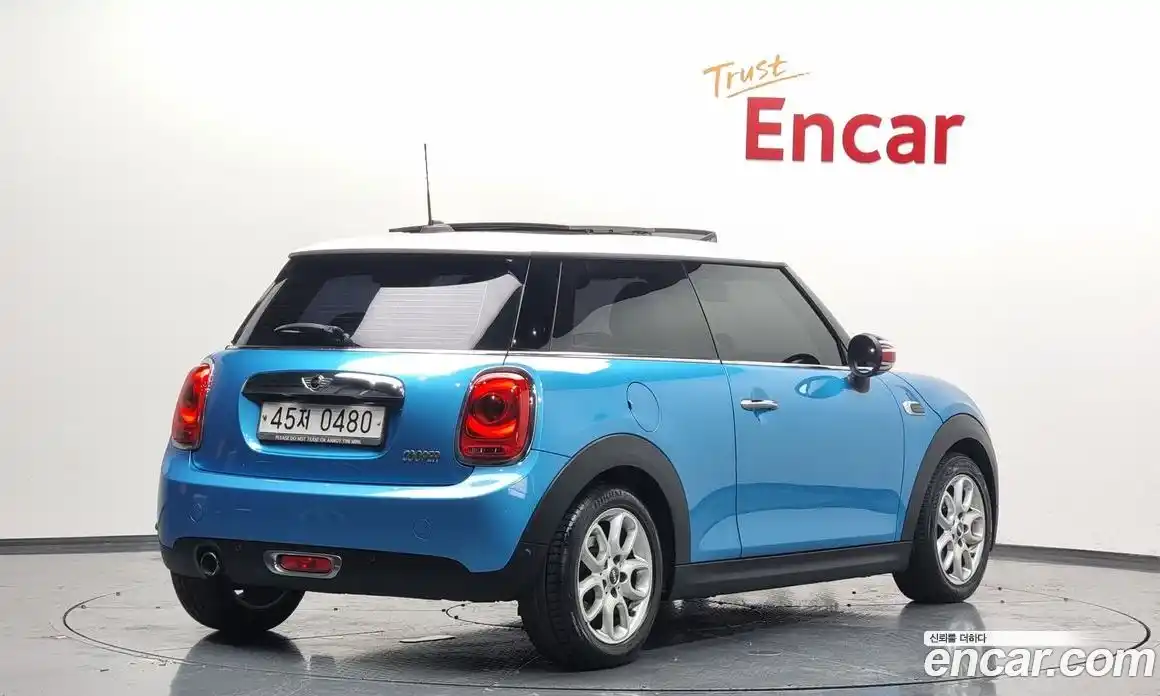 Mini Cooper 2015 1.5 Автомат в Москве № 198444, фото 3