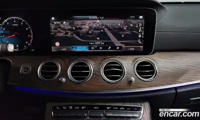 Mercedes-Benz E-Class 2022 2.0 Автомат в Москве № 202709, миниатюра 3