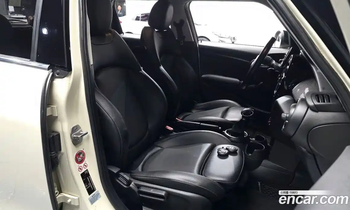 Mini Cooper 2015 1.5 Автомат в Москве № 207649, фото 15