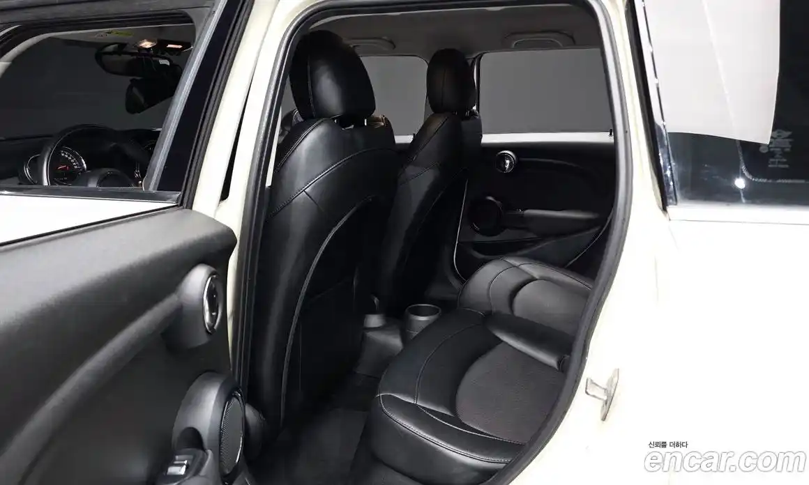 Mini Cooper 2015 1.5 Автомат в Москве № 207649, фото 16