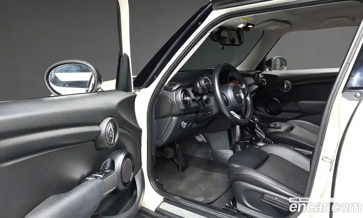 Mini Cooper 2015 1.5 Автомат в Москве № 207649, фото 3