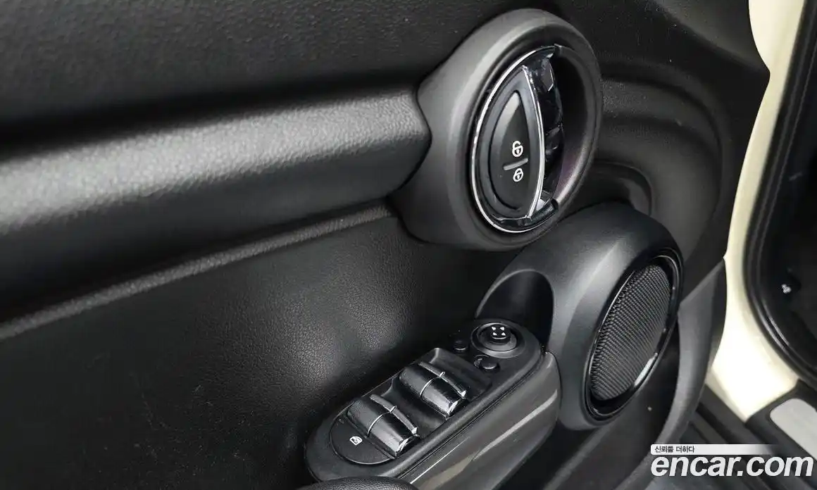 Mini Cooper 2015 1.5 Автомат в Москве № 207649, фото 4