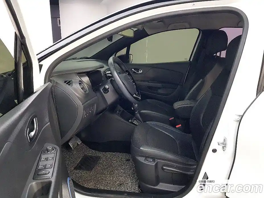 Renault QM3 2017 1.5 Автомат в Москве № 209859, фото 8