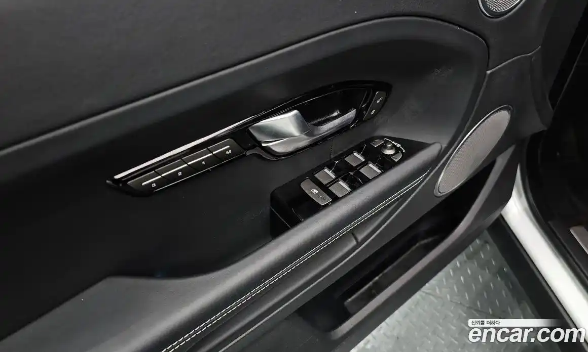 Land Rover Range-Rover Evoque 2015 2.2 Автомат в Москве № 213556, фото 11