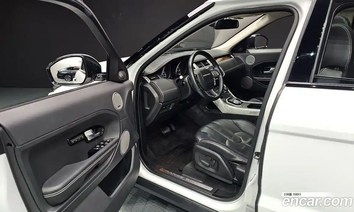 Land Rover Range-Rover Evoque 2015 2.2 Автомат в Москве № 213556, фото 16