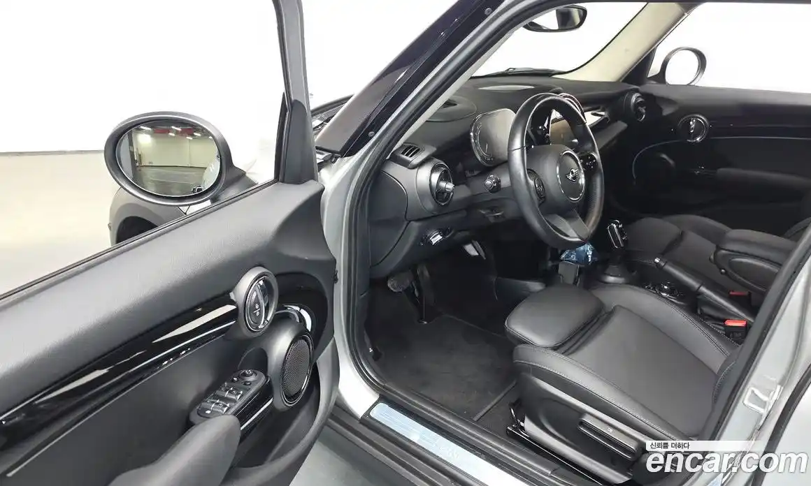 Mini Cooper 2024 1.5 Автомат в Москве № 222097, фото 14