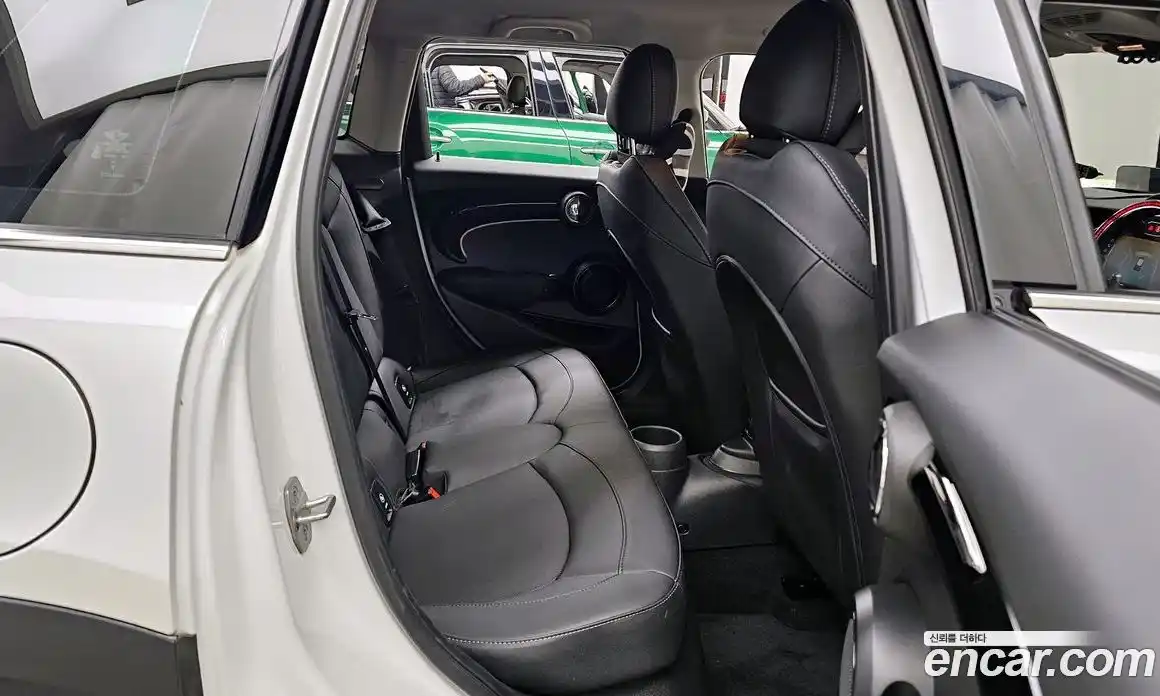 Mini Cooper 2024 1.5 Автомат в Москве № 231379, фото 12