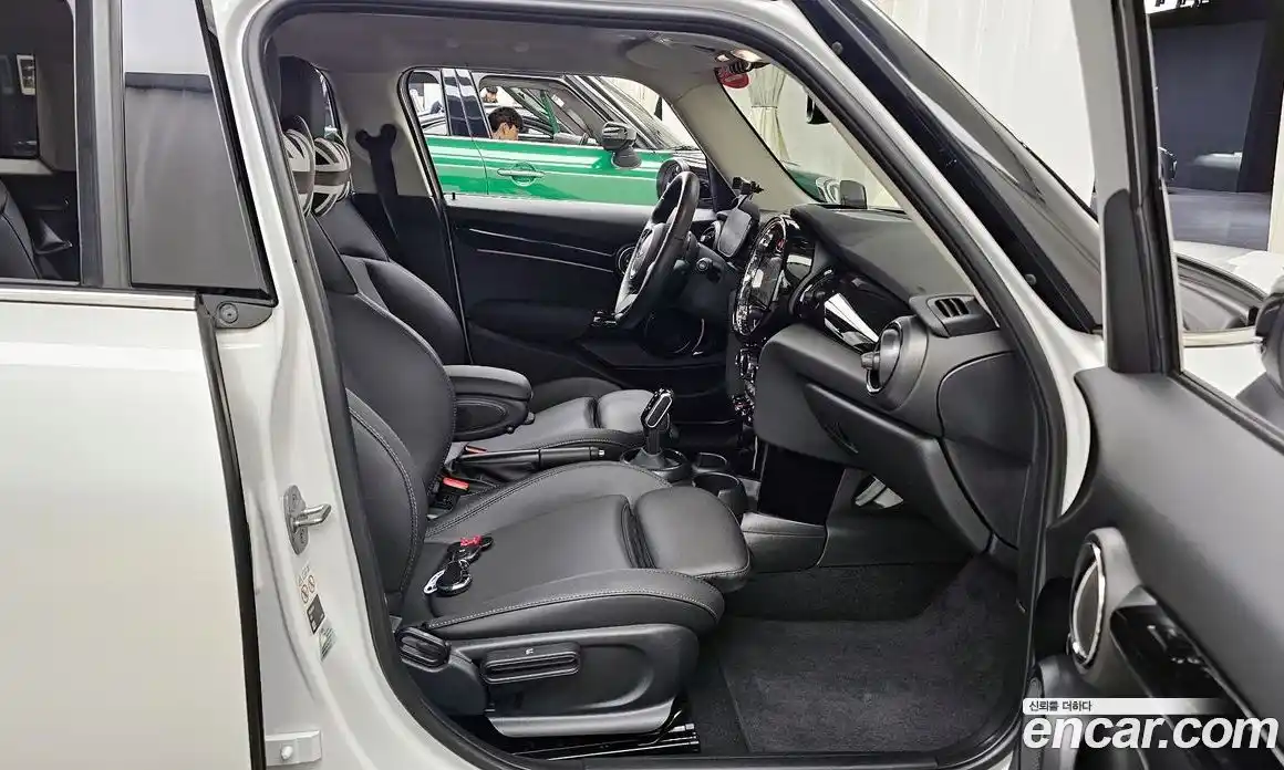 Mini Cooper 2024 1.5 Автомат в Москве № 231379, фото 16