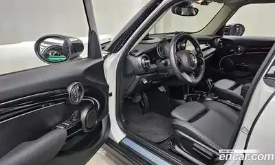 Mini Cooper 2024 1.5 Автомат в Москве № 231379, миниатюра 2