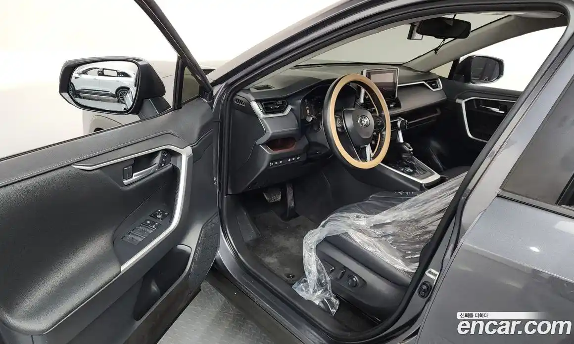 Toyota RAV4 2025 2.5 Автомат в Москве № 232813, фото 11