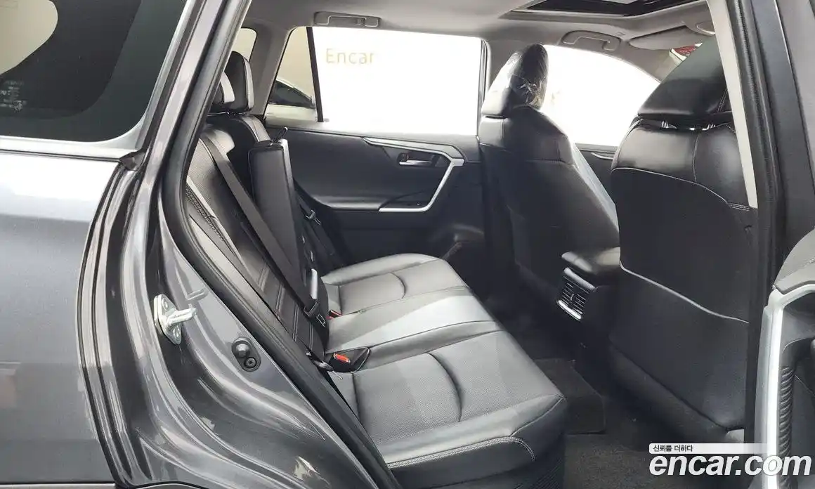 Toyota RAV4 2025 2.5 Автомат в Москве № 232813, фото 4