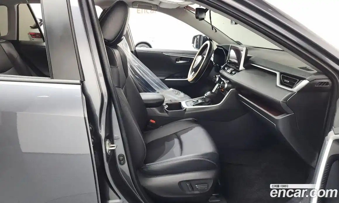 Toyota RAV4 2025 2.5 Автомат в Москве № 232813, фото 10