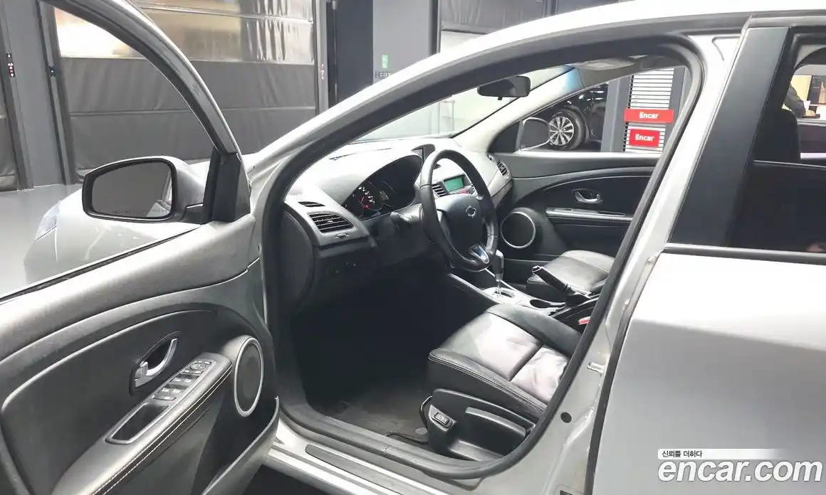 Renault SM3 2011 1.6 Автомат в Москве № 242555, фото 13