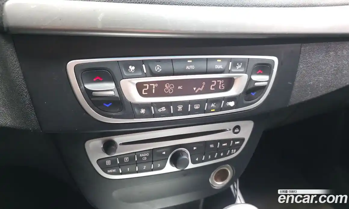 Renault SM3 2011 1.6 Автомат в Москве № 242555, фото 17