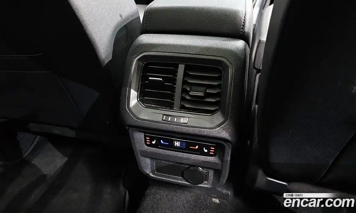 Volkswagen Tiguan 2023 2.0 Автомат в Москве № 276382, фото 3